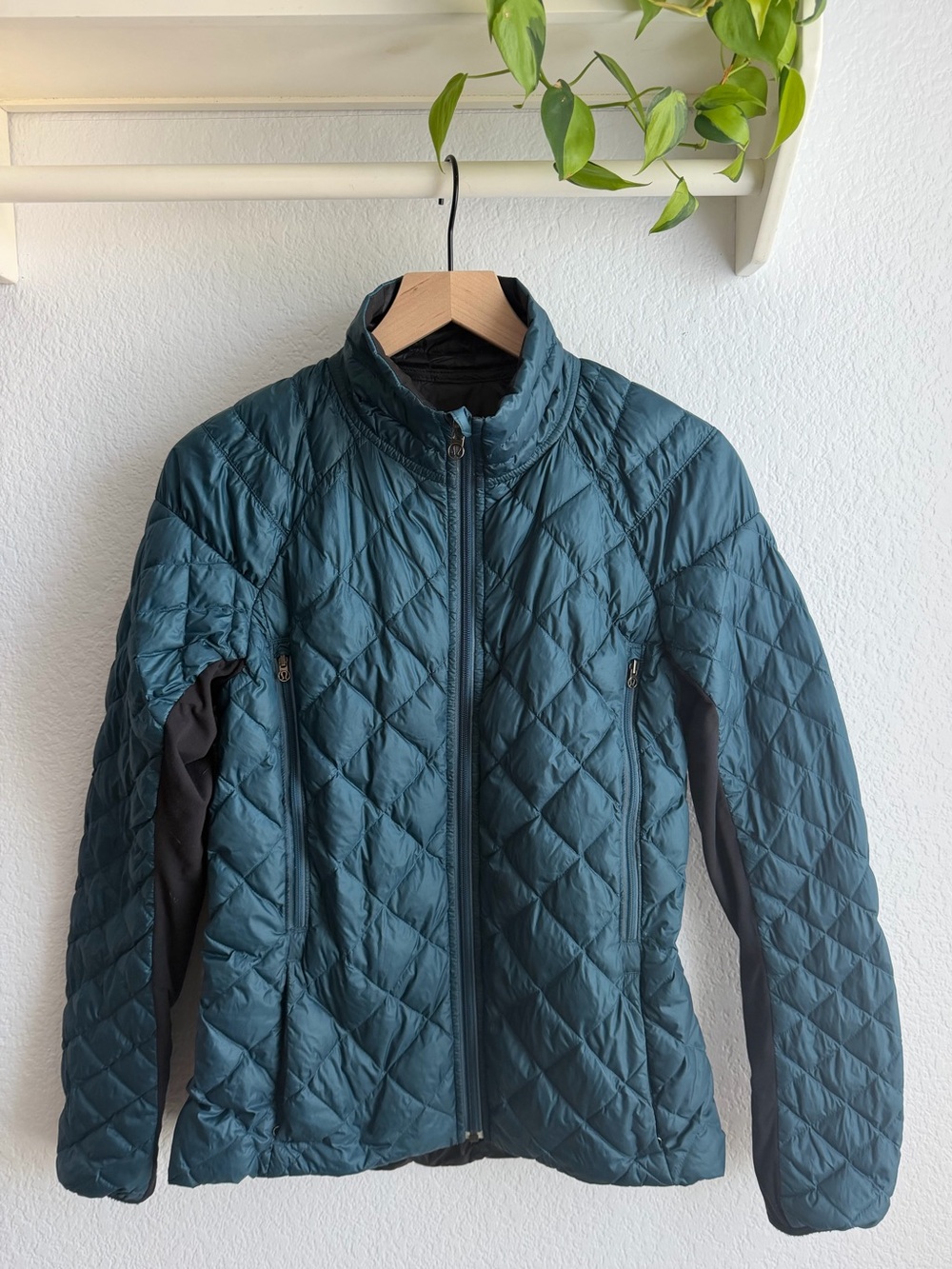 Lululemon Teal Quilted Down Jacket Fleece Side Panels Full Zip Women’s Size 6/8